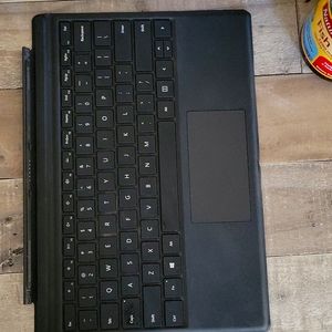 Microsoft surface attachable keyboard